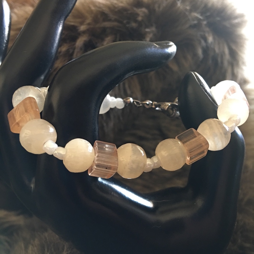 Peaches and cream glass bead bracelet